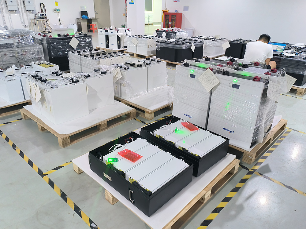 PLW Wall Mounted LiFePO4 Lithium Battery Pack QC Testing